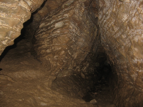 Split passage in Skull Cave Ontario, Canada.