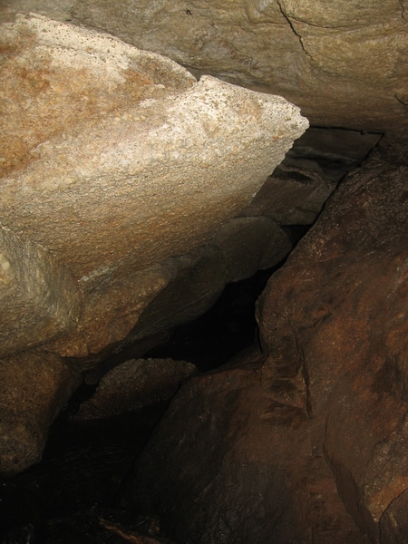 Milo Cave, Ontario.