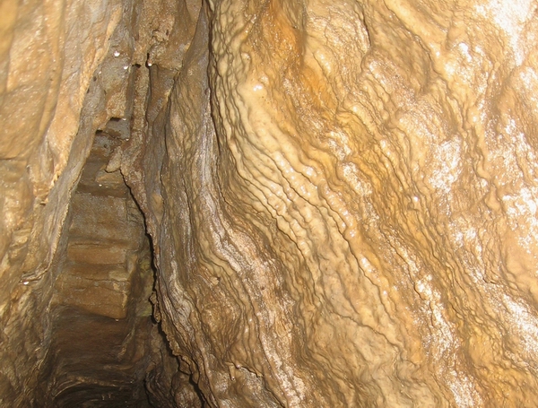 Skull Cave formations in Ontario.