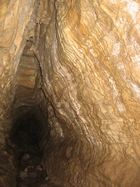 Skull Cave formations.