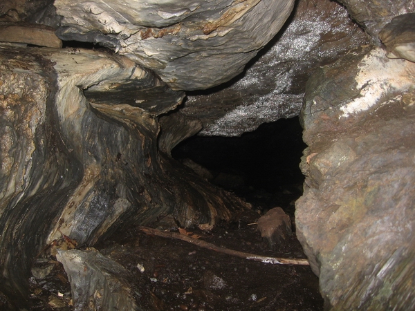 twin trickles cave ontario